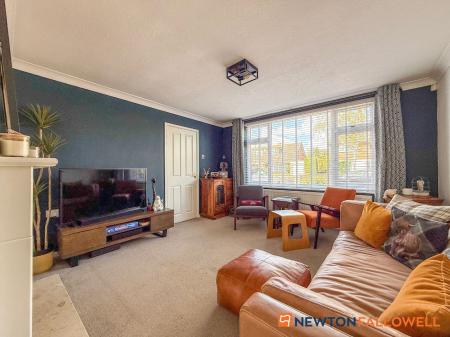 3 bedroom Detached house for sale in Valley Prospect, Newark, NG24