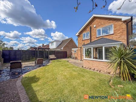3 bedroom Detached house for sale in Valley Prospect, Newark, NG24