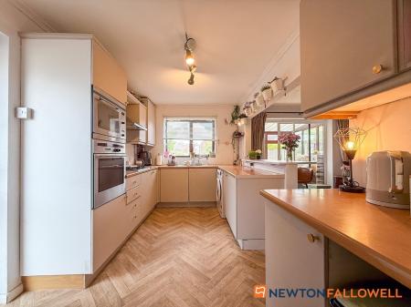 4 bedroom Detached house for sale in Hine Avenue, Newark, NG24