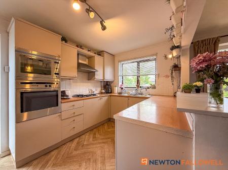 4 bedroom Detached house for sale in Hine Avenue, Newark, NG24