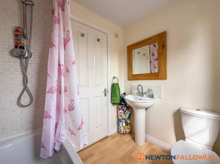 3 bedroom End of terrace house for sale in Emmendingen Avenue, Newark, NG24