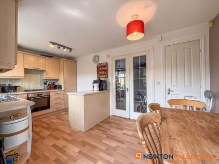 3 bedroom End of terrace house for sale in Emmendingen Avenue, Newark, NG24