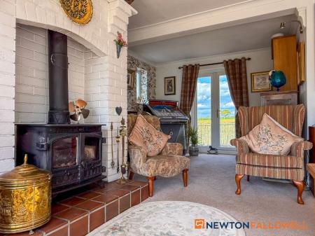 4 bedroom Detached house for sale in Kersall, Newark, NG22