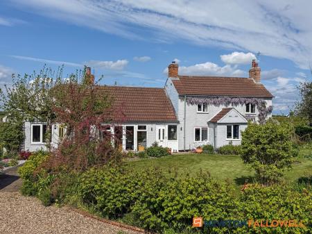 4 bedroom Detached house for sale in Kersall, Newark, NG22