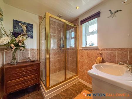 4 bedroom Detached house for sale in Kersall, Newark, NG22