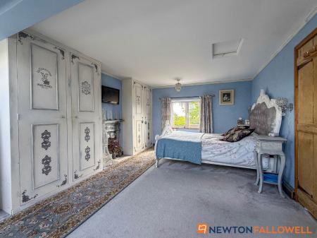4 bedroom Detached house for sale in Kersall, Newark, NG22