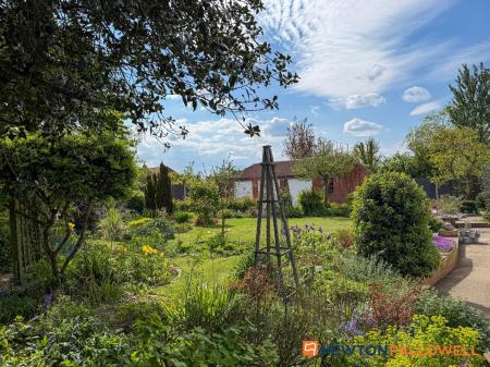 4 bedroom Detached house for sale in Kersall, Newark, NG22