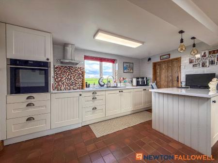 4 bedroom Detached house for sale in Kersall, Newark, NG22
