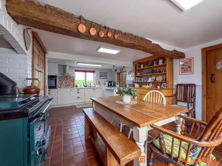 4 bedroom Detached house for sale in Kersall, Newark, NG22