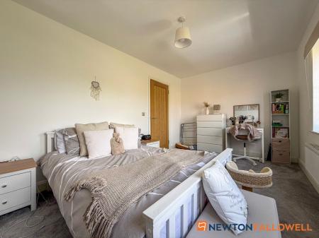 2 bedroom Maisonette for sale in Lord Hawke Way, Newark, NG24