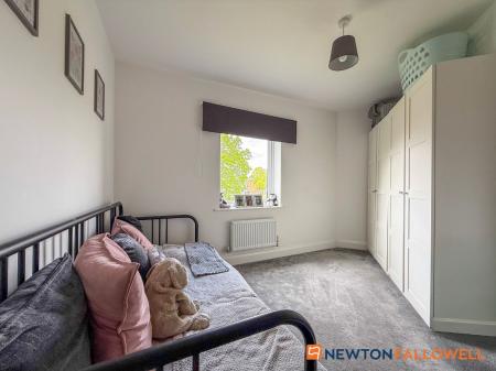 2 bedroom Maisonette for sale in Lord Hawke Way, Newark, NG24