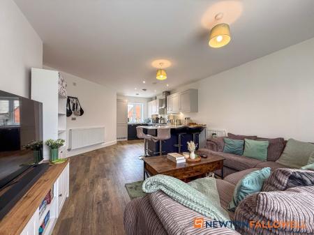 2 bedroom Maisonette for sale in Lord Hawke Way, Newark, NG24