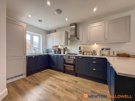 2 bedroom Maisonette for sale in Lord Hawke Way, Newark, NG24