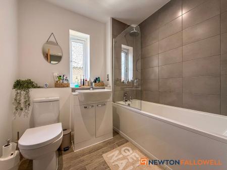 2 bedroom Maisonette for sale in Lord Hawke Way, Newark, NG24