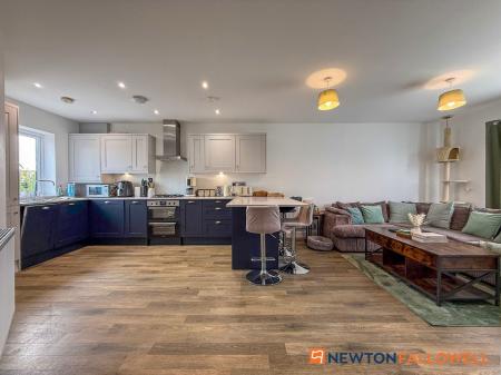 2 bedroom Maisonette for sale in Lord Hawke Way, Newark, NG24