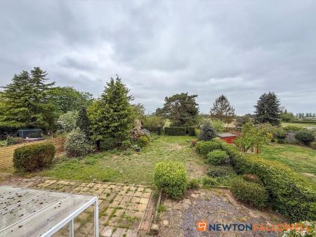 2 bedroom Chalet for sale in Norwell Lane, Cromwell, NG23