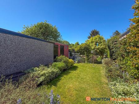 3 bedroom Detached house for sale in Fosse Road, Farndon, NG24