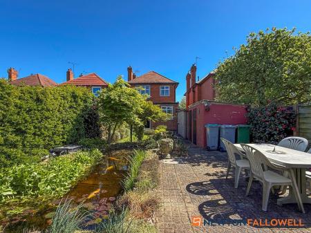 3 bedroom Detached house for sale in Fosse Road, Farndon, NG24