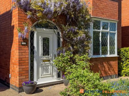 3 bedroom Detached house for sale in Fosse Road, Farndon, NG24