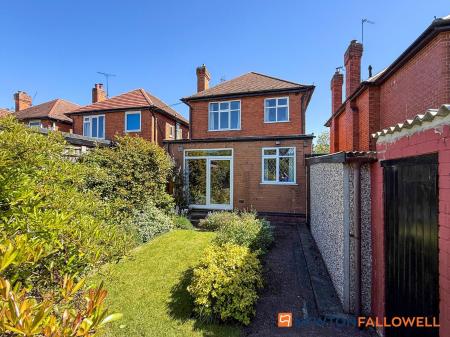 3 bedroom Detached house for sale in Fosse Road, Farndon, NG24