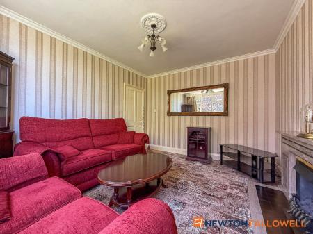 3 bedroom Detached house for sale in Fosse Road, Farndon, NG24