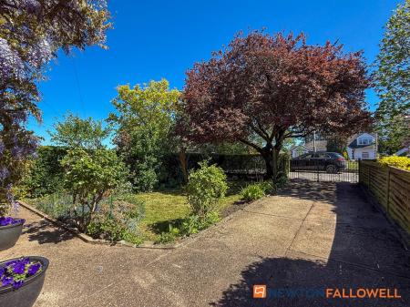3 bedroom Detached house for sale in Fosse Road, Farndon, NG24