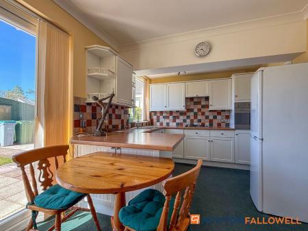3 bedroom Detached bungalow for sale in Wordsworth Drive, Balderton, NG24