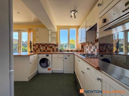 3 bedroom Detached bungalow for sale in Wordsworth Drive, Balderton, NG24