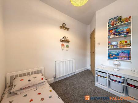 2 bedroom Terraced House for sale in Newnham Road, Newark, NG24