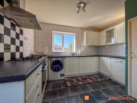 3 bedroom Semi-detached house for sale in Staunton Road, Newark, NG24
