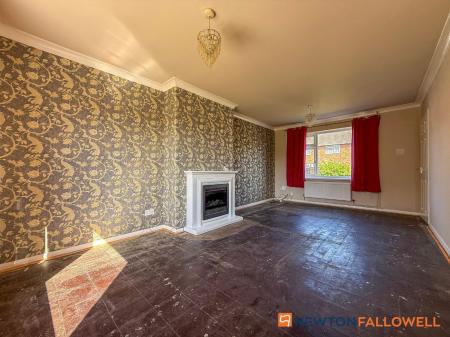 3 bedroom Semi-detached house for sale in Staunton Road, Newark, NG24