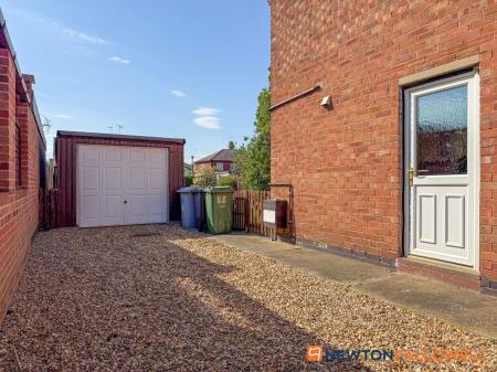3 bedroom Semi-detached house for sale in Staunton Road, Newark, NG24