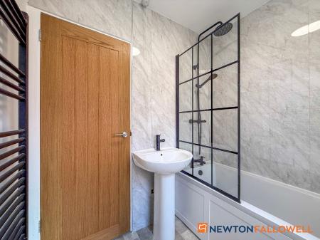 3 bedroom Terraced House for sale in Harcourt Street, Newark, NG24