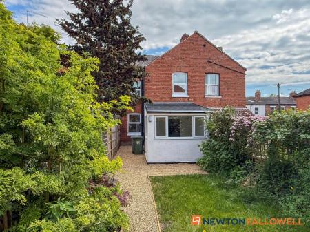 3 bedroom Terraced House for sale in Harcourt Street, Newark, NG24