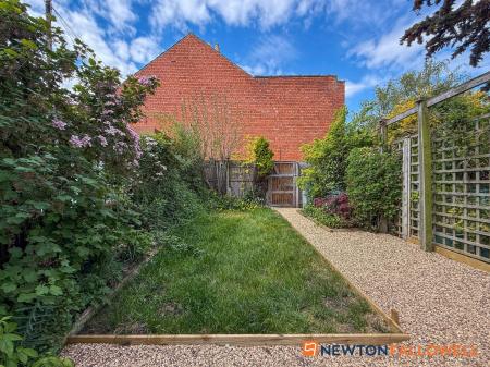 3 bedroom Terraced House for sale in Harcourt Street, Newark, NG24