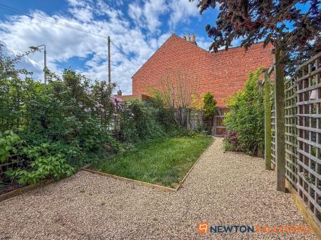 3 bedroom Terraced House for sale in Harcourt Street, Newark, NG24