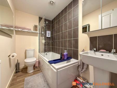 2 bedroom Terraced House for sale in Lavender Way, Newark, NG24
