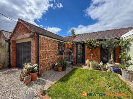 4 bedroom Semi-detached house for sale in The Park, Newark, NG24