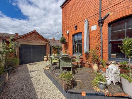 4 bedroom Semi-detached house for sale in The Park, Newark, NG24