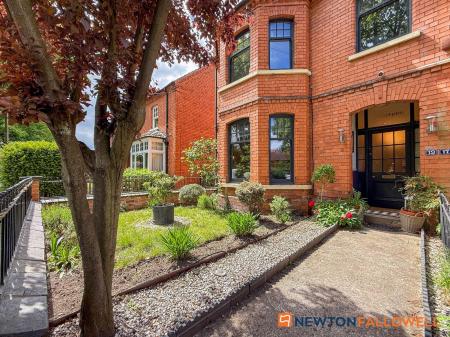 4 bedroom Semi-detached house for sale in The Park, Newark, NG24