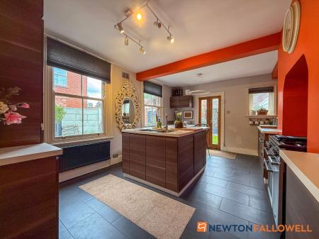 4 bedroom Semi-detached house for sale in The Park, Newark, NG24
