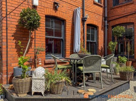 4 bedroom Semi-detached house for sale in The Park, Newark, NG24