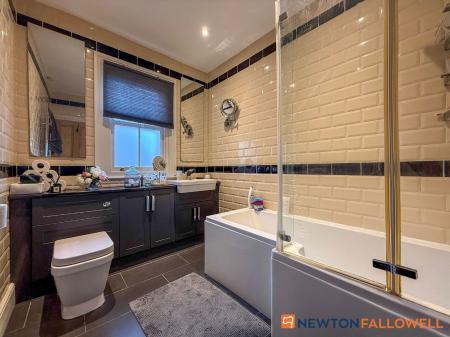 4 bedroom Semi-detached house for sale in The Park, Newark, NG24