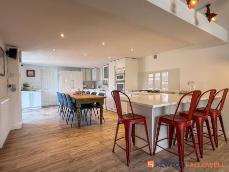 4 bedroom Detached house for sale in High Street, Collingham, NG23