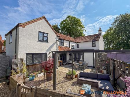 4 bedroom Detached house for sale in High Street, Collingham, NG23