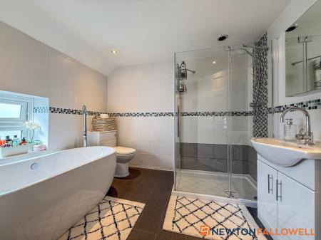 4 bedroom Detached house for sale in High Street, Collingham, NG23