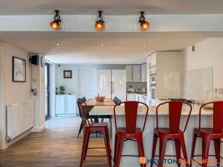 4 bedroom Detached house for sale in High Street, Collingham, NG23