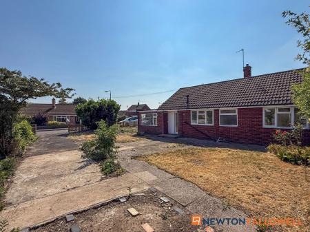 3 bedroom Semi-detached bungalow for sale in Coleridge Road, Balderton, NG24