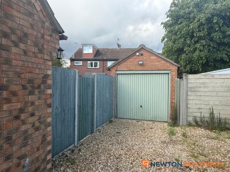 2 bedroom Semi-detached house for sale in Hawthorn Way, Bassingham, LN5