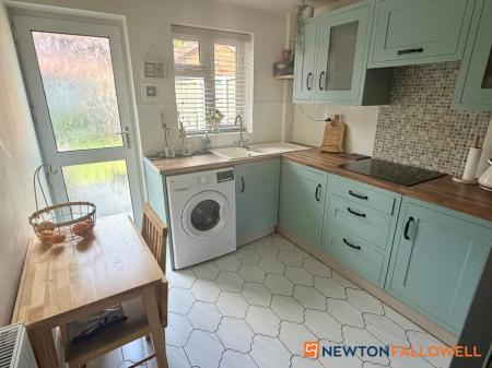 2 bedroom Semi-detached house for sale in Hawthorn Way, Bassingham, LN5